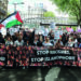 Le drapeau palestinien, un symbole incontournable des manifestations de l’antiracisme politique.
Ici, dans la marche « contre le racisme », à Paris, le 21 avril 2024 (Alain Jocard / AFP)