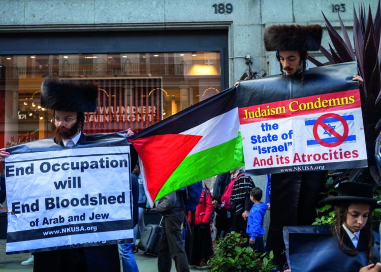 Manifestation à Londres de membres du groupe Haredi Neturei Karta,  14 octobre 2023 (AKG-IMAGES / UIG / ANDY SOLOMAN/UCG)