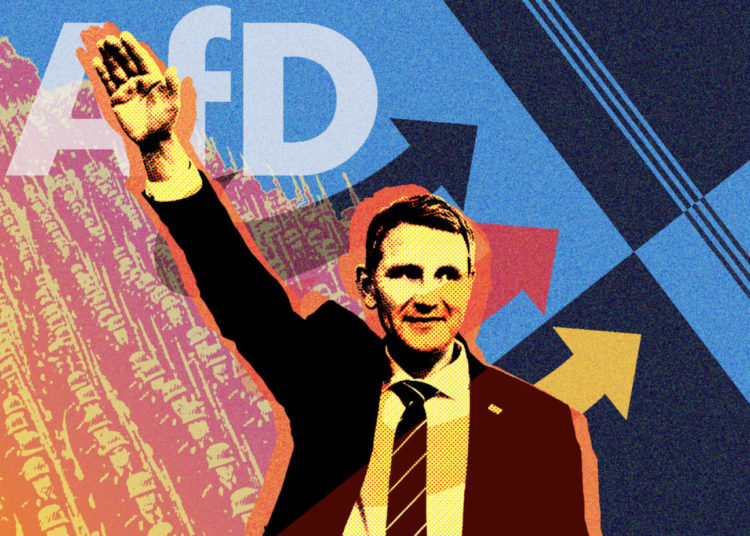 Björn Höcke, leader de l'AfD en Thuringe, lors d'un rassemblement contre un projet de mosquée à Erfurt (photo de Jens Meyer/photomontage : Ornella Guyet).